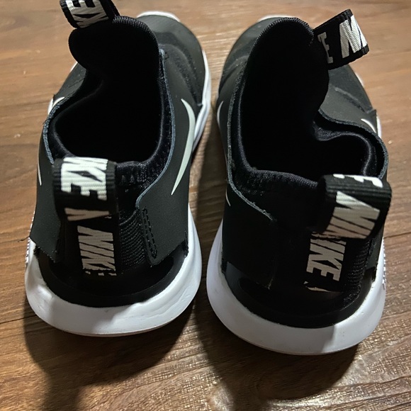 Nike shoes - Picture 2 of 4